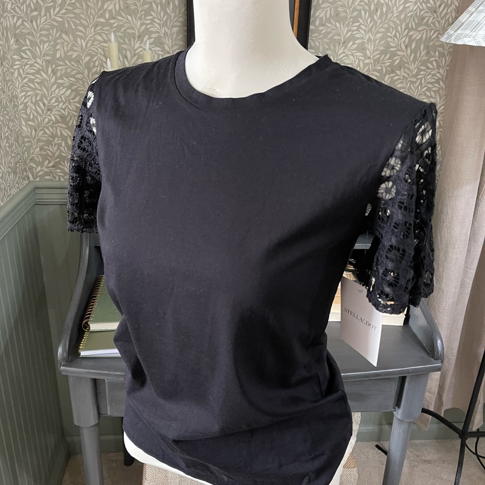 Stella & Dot Black Lace Sleeve Tee Sz XS - Picture 1 of 4